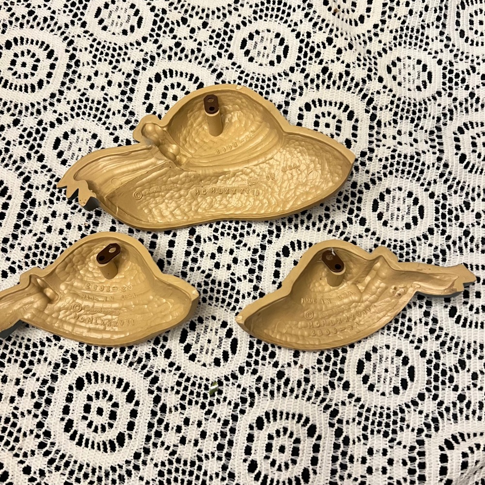 Vintage Homco Straw Wicker Hat Blue Bow Wall Plaques | Set of 3 | Cottage - Picture 4 of 11